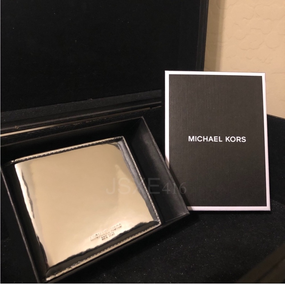 Authentic Michael Kors Harrison Slim Billfold Wallet - Metallic Silver